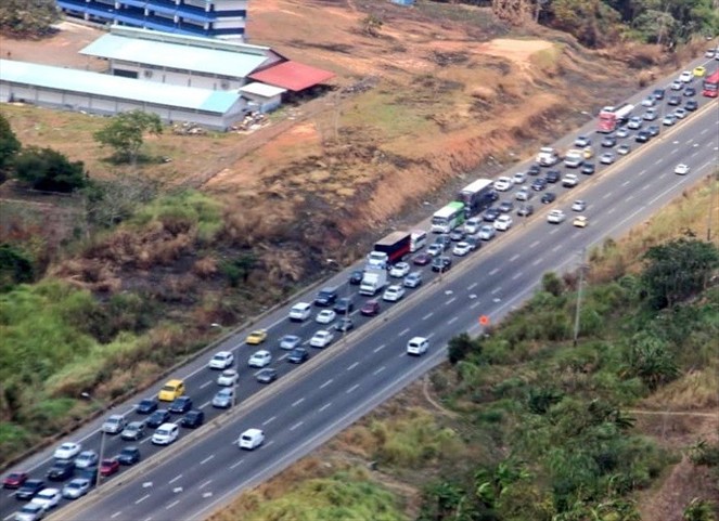 Noticia Radio Panamá | Más de 81 mil vehículos se desplazan a las provincias para el inicio del Carnaval