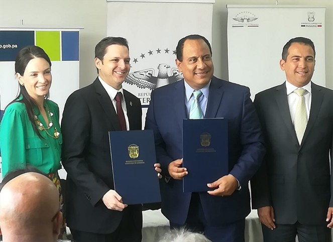Noticia Radio Panamá | MINGOB y Panamá Pacífico firman acuerdo para uso de terrenos utilizados por CLRAH