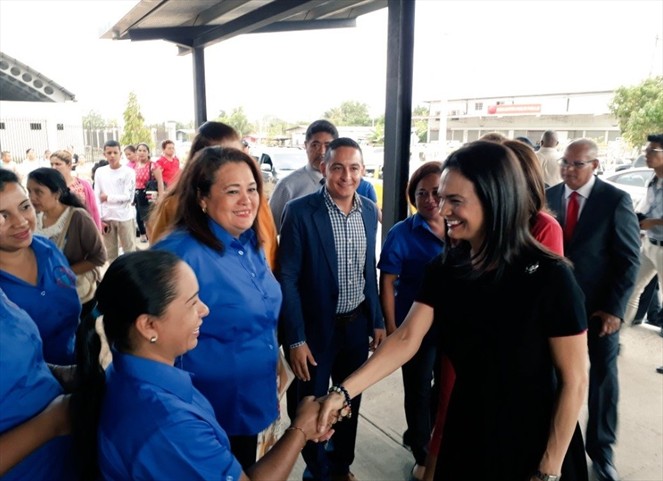 Noticia Radio Panamá | Vicepresidenta visita Centro de Formación Bilingüe en Las Garzas