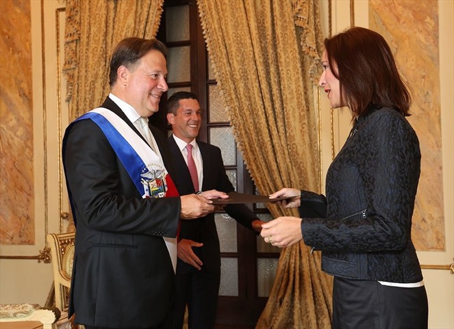 Noticia Radio Panamá | Varela recibe credenciales de Embajadora designada por Juan Guaidó