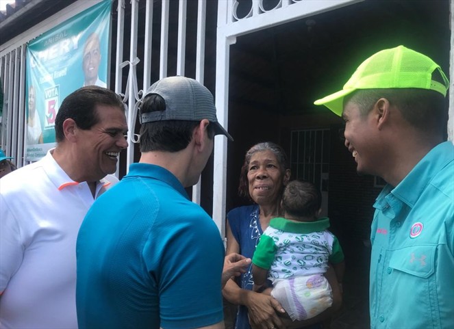 Noticia Radio Panamá | Varela quiere influir en la elección; Roux