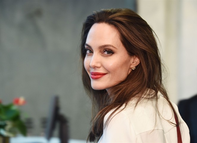 Noticia Radio Panamá | Actriz Angelina Jolie no descarta entrar a la política