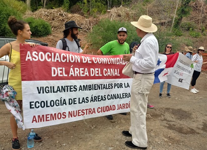 Noticia Radio Panamá | Residentes del área del Canal mantienen protestas por deforestación en Avenida Omar Torrijos