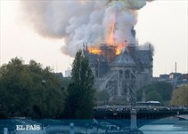 Noticia Radio Panamá | La Catedral de Notre Dame sufre grave incendio