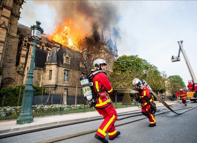 Noticia Radio Panamá | Incendio en Notre Dame; un desastre para la historia