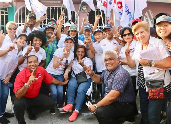 Noticia Radio Panamá | Esposa de Nito Cortizo sale en busca de los votos