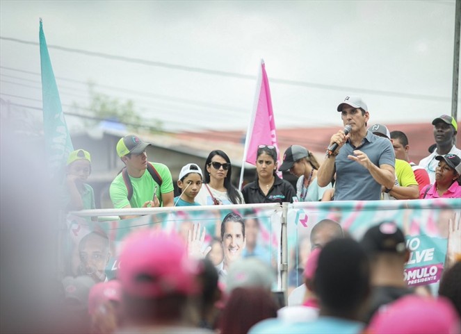 Noticia Radio Panamá | Agua, trabajo y aumento para jubilados; Promesas de Roux en Colón