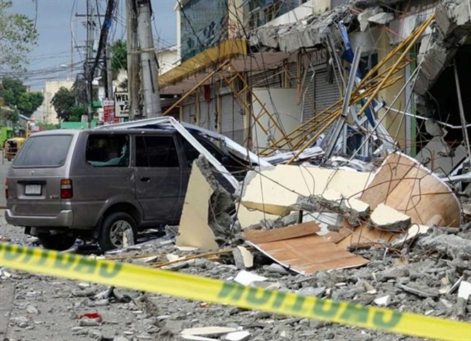 Noticia Radio Panamá | Terremoto de 6.3 en Filipinas provoca derrumbe de dos edificios