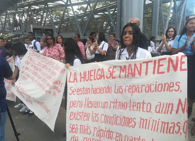 Noticia Radio Panamá | Clases en el Colegio José Antonio Remón Cantera siguen paralizadas