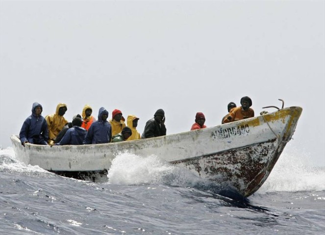 Noticia Radio Panamá | Embarcación venezolana naufraga con 30 ocupantes en alta mar