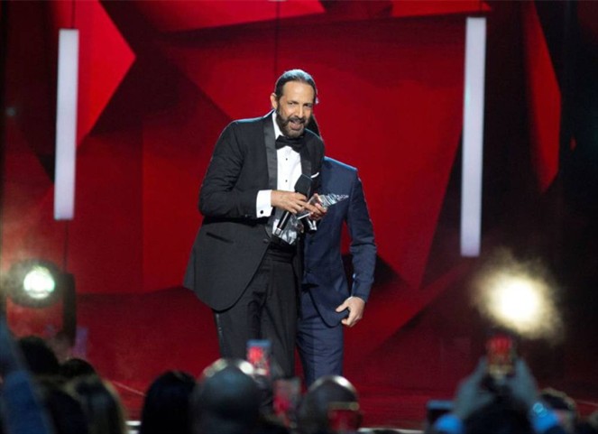 Noticia Radio Panamá | Juan Luis Guerra recibe galardón en los Premios Billboard
