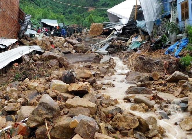 Noticia Radio Panamá | Evacúan miles de personas en la India tras ciclón