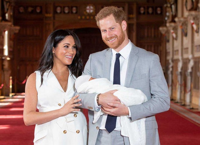 Noticia Radio Panamá | Los duques de Sussex presentan en el castillo de Windsor a su bebé