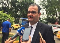 Noticia Radio Panamá | Defensa de Martinelli realizan trámite de evidencias en el IMELCF, en el caso pinchazos