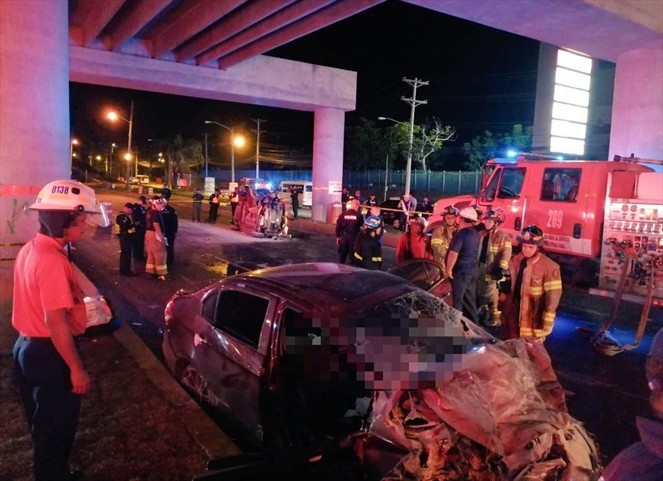 Noticia Radio Panamá | Colisión y vuelco en la vía Domingo Díaz deja 5 víctimas fatales y dos heridos de gravedad