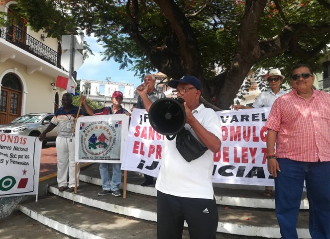 Noticia Radio Panamá | Movimiento de Jubilados y Pensionados piden al ejecutivo la sanción del proyecto de ley 768