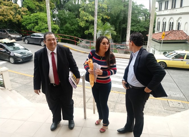 Noticia Radio Panamá | Presentan denuncias de inconstitucionalidad contra decretos sobre migración