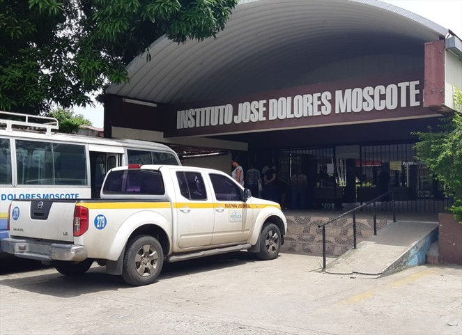 Noticia Radio Panamá | Continúa paro de labores en el Colegio José Dolores Moscote