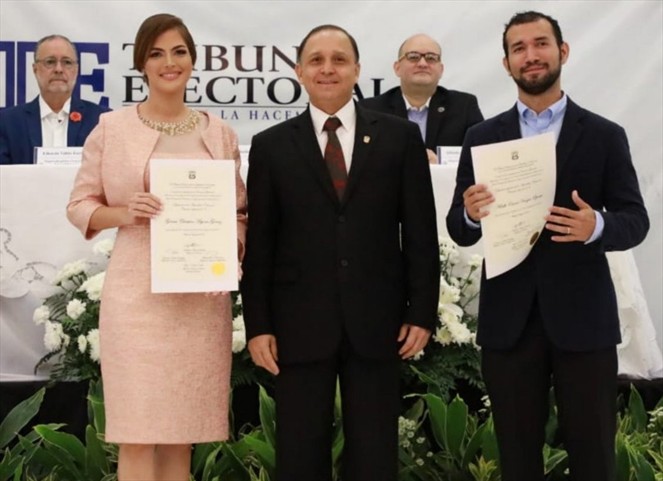 Noticia Radio Panamá | Magistrados del TE entregan credenciales a diputados y suplentes