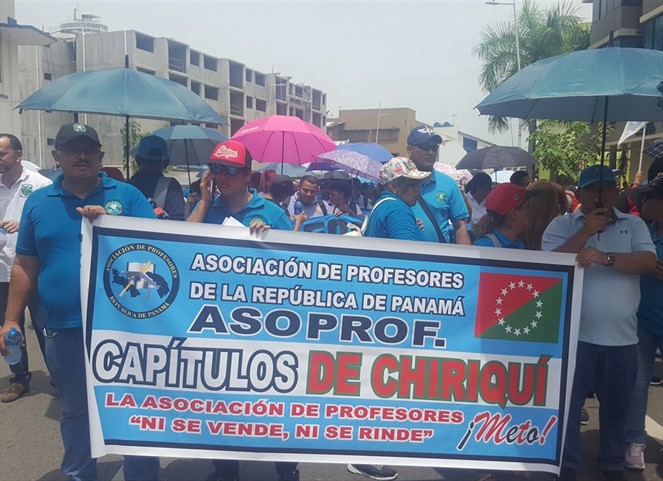 Noticia Radio Panamá | ASOPROF y AEVE marchan por irregularidades en el sistema educativo
