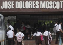 Noticia Radio Panamá | Se suspende paro de labores en el Inst. José D. Moscote