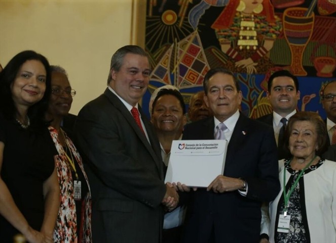 Noticia Radio Panamá | Presidente Cortizo recibe borrador con reformas a la Constitución