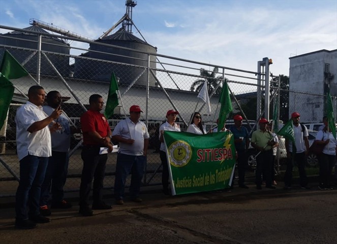 Noticia Radio Panamá | Denuncian supuestas violaciones en perjuicio de trabajadores de industrias eléctricas