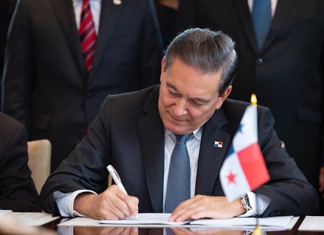 Noticia Radio Panamá | Presidente firma acuerdo para la emisión de bonos por $2 mil millones