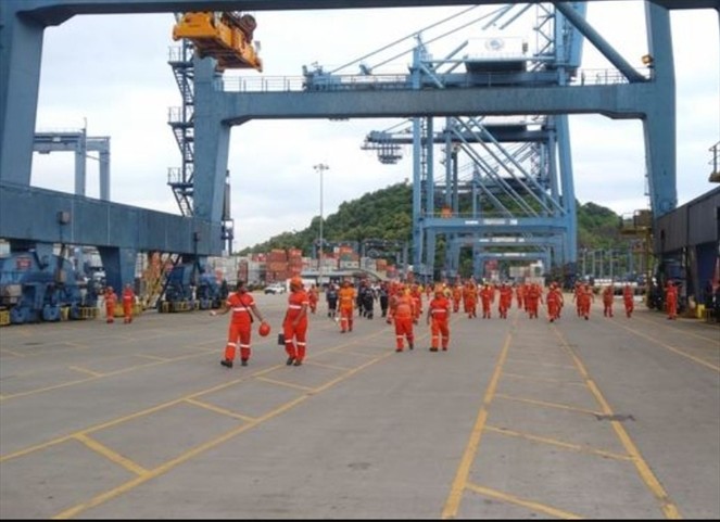 Noticia Radio Panamá | Termina paro de trabajadores en Panama Ports