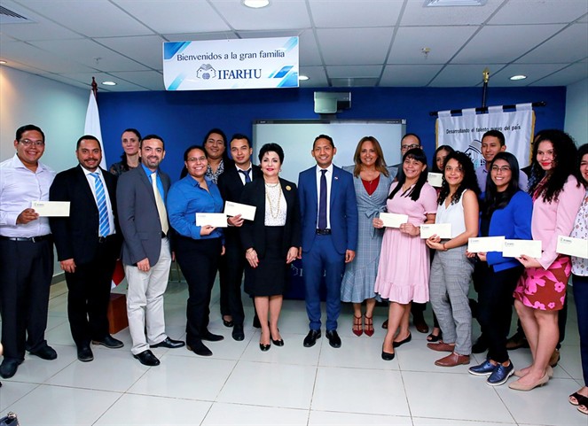 Noticia Radio Panamá | IFARHU otorga becas de Maestría en Especialización en el Área Espacial en Argentina