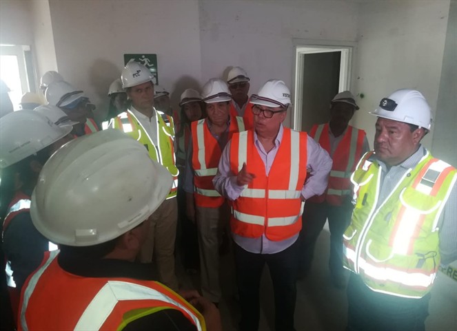Noticia Radio Panamá | Director CSS inspecciona construcción de Ciudad de la Salud