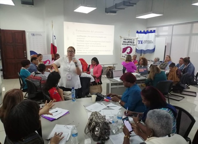 Noticia Radio Panamá | FONAMUPP busca avanzar en el fortalecimiento y capacidades de las mujeres políticas panameñas