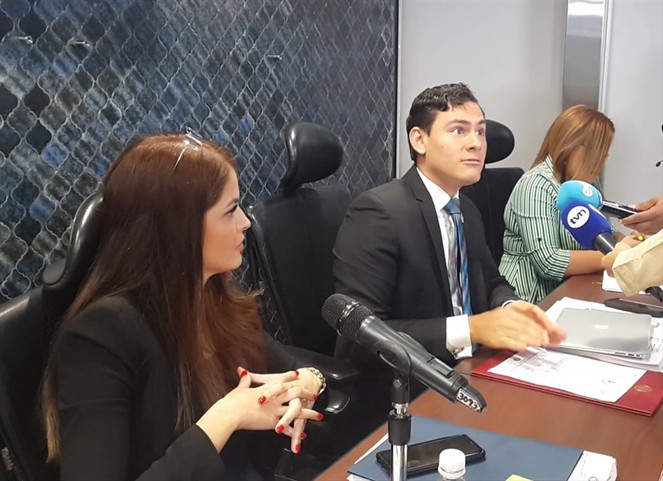 Noticia Radio Panamá | Diputados de oposición se quejan por falta de puntualidad en Comisión de Credenciales