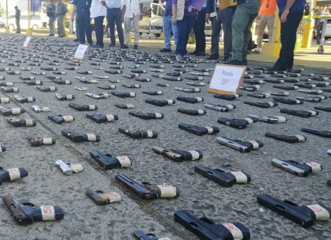 Noticia Radio Panamá | Policía Nacional destruye 589 armas incautadas durante operativos en todo el país