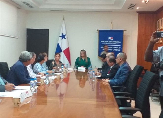 Noticia Radio Panamá | MITRADEL y CONATO acuerdan establecer una mesa de diálogo