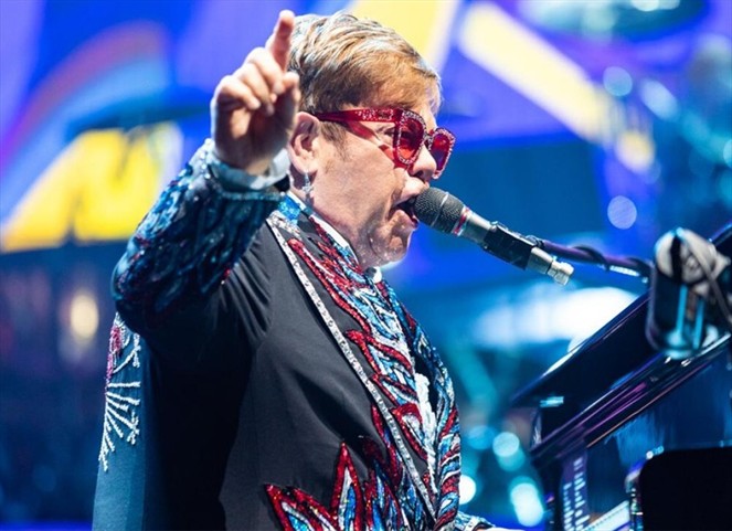 Noticia Radio Panamá | Elton John suspende concierto tras presentar una neumonía atípica