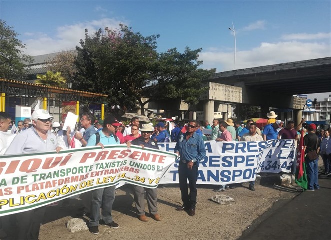Noticia Radio Panamá | Transportistas protestaron contra las plataformas tecnológicas