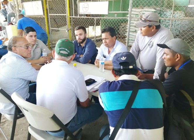 Noticia Radio Panamá | Trabajadores de Palma Aceitera de Alanje levantan medida de huelga