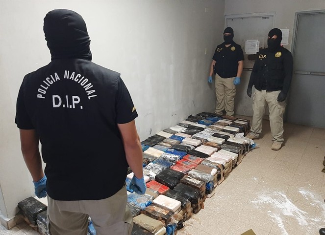 Noticia Radio Panamá | Incautan 598 paquetes con supuesta cocaína mediante ‘Operación Rojo’