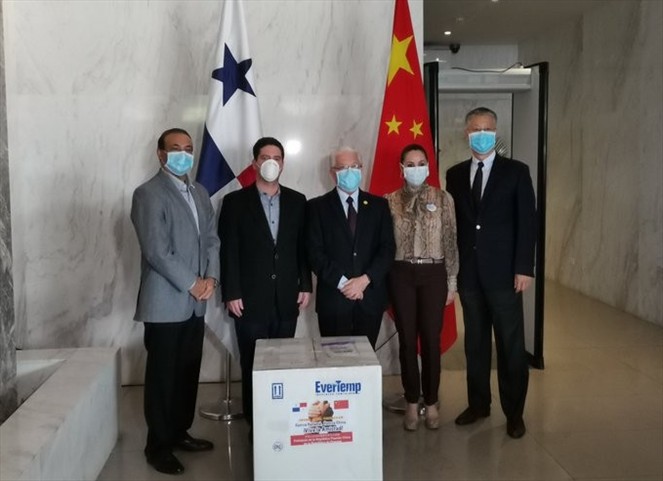 Noticia Radio Panamá | Embajada de China dona 5 mil pruebas para detectar el Covid-19