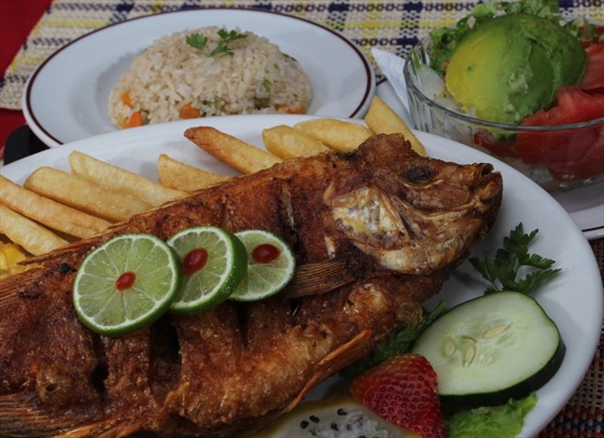 Noticia Radio Panamá | Receta del pescado frito al estilo escabeche