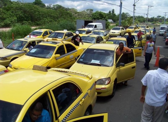 Noticia Radio Panamá | Desde este viernes se regula la circulación del transporte selectivo en el país