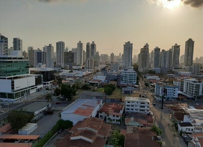 Noticia Radio Panamá | Panamá tiene la oportunidad de reinventarse aseguran los analistas económicos