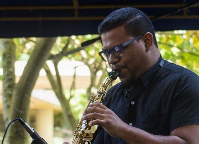 Noticia Radio Panamá | Saxofonista varado en Barcelona «Somos más de 50 panameños a la espera de respuesta»