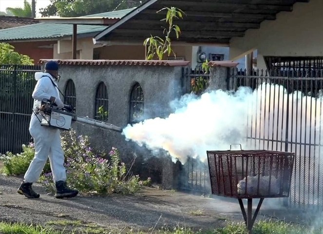 Noticia Radio Panamá | Vacunan contra Influenza y fumigan en San Miguelito contra mosquitos