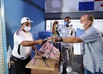 Noticia Radio Panamá | Alcalde Fábrega distribuye mascarillas en distintos sectores de la ciudad capital