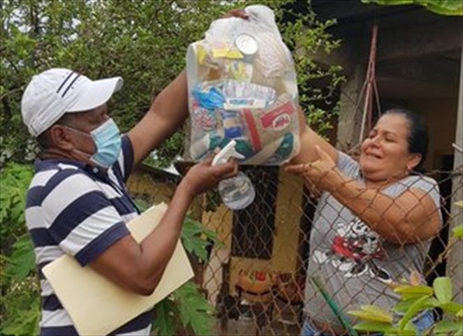 Noticia Radio Panamá | Como parte del Plan Panamá Solidario distribuyen bolsas de alimentos en Chepo