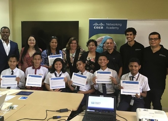 Noticia Radio Panamá | UTP recibe reconocimiento por parte de Cisco Networking Academy