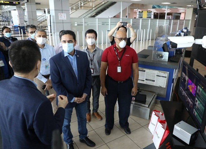 Noticia Radio Panamá | Aeropuerto Internacional de Tocumen recibe la donación de cámaras térmicas para la medición de temperaturas