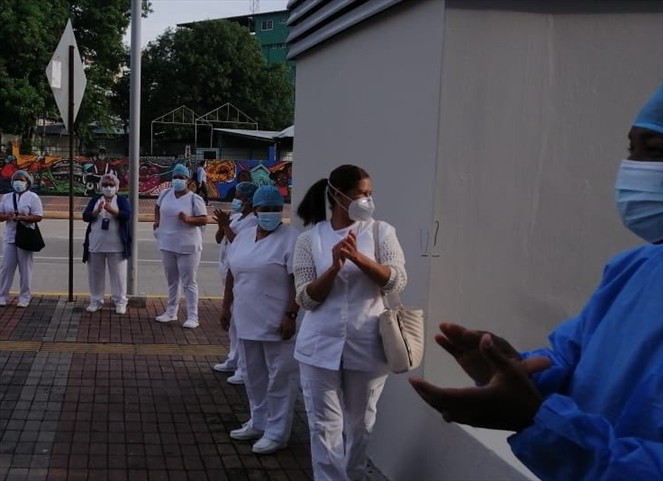 Noticia Radio Panamá | Continúan las protestas del personal sanitario en medio de la pandemia COVID-19